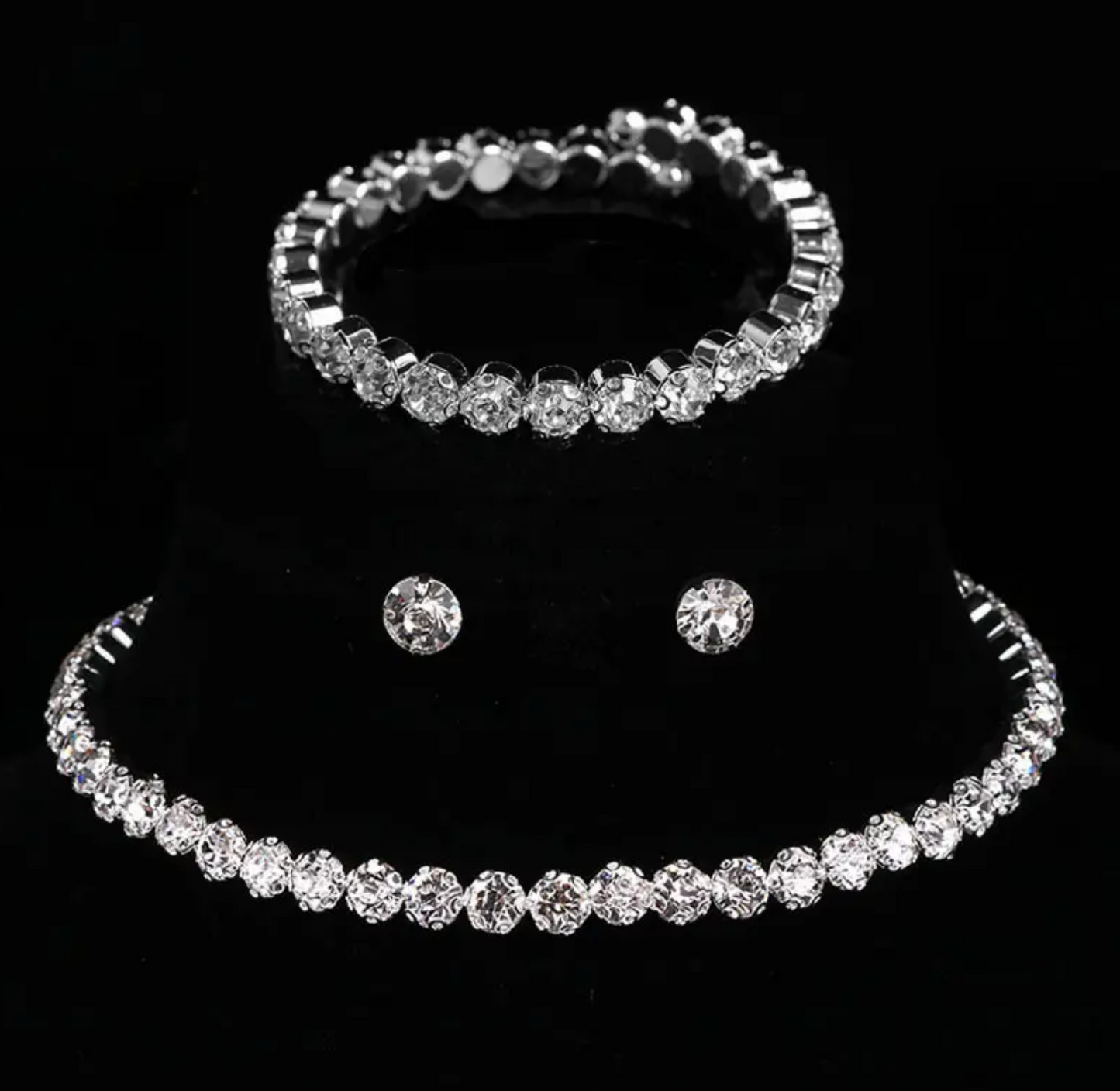 Zyronin Diamond Studded Set