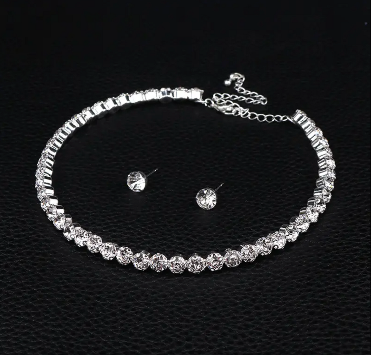 Zyronin Diamond Studded Set