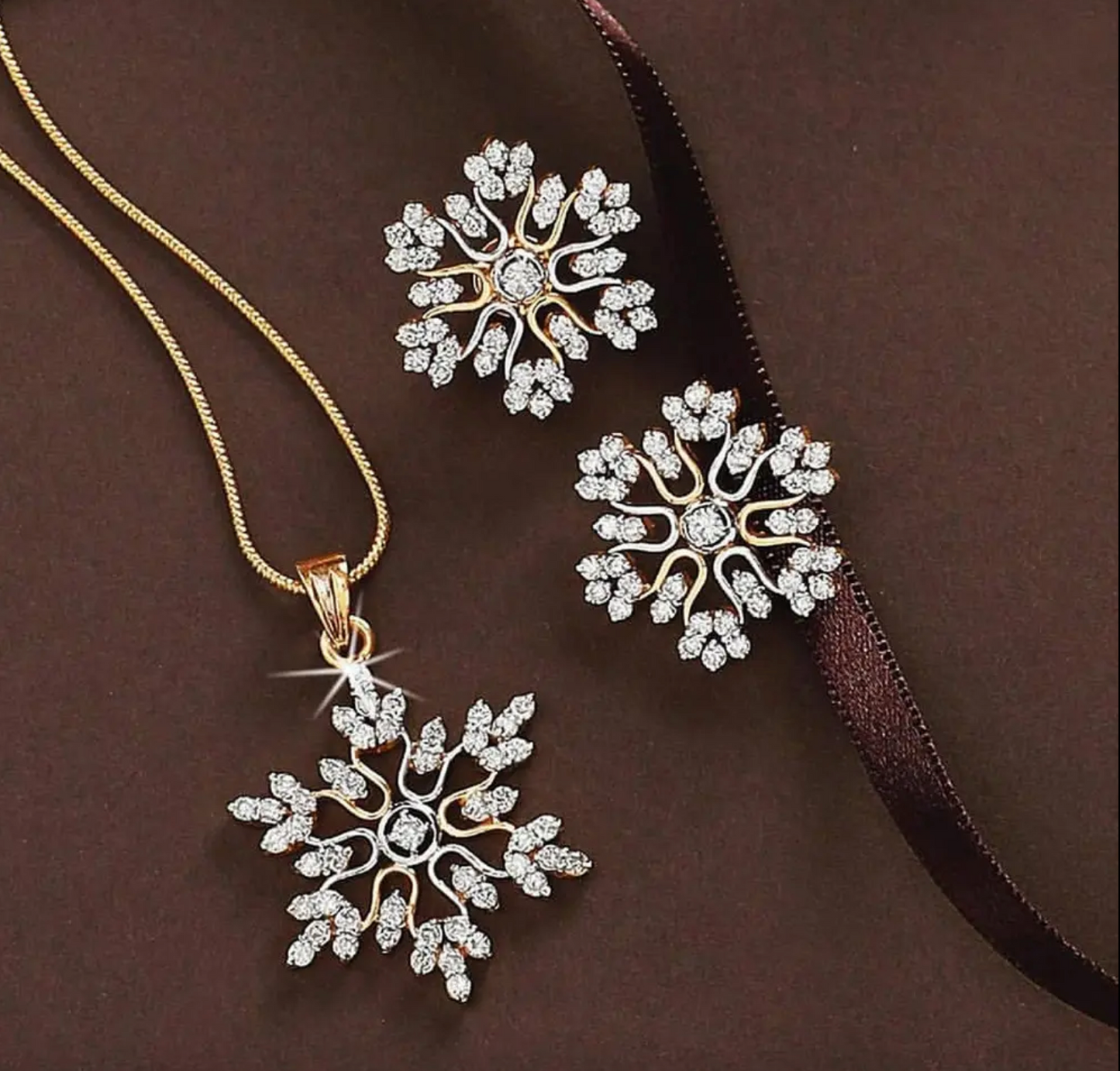 Snowflake Pendant Necklace Set