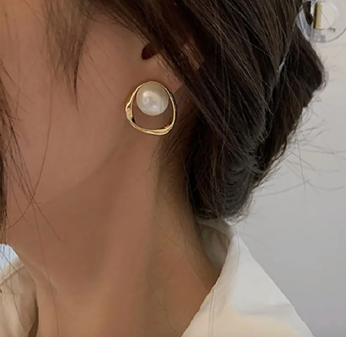 Round Pearl Slot Earring