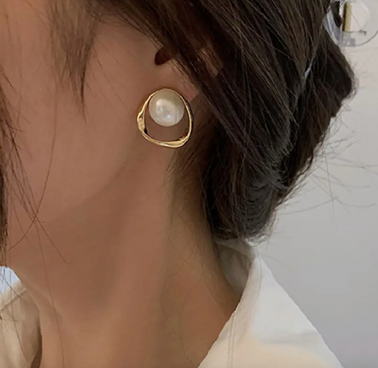 Round Pearl Slot Earring