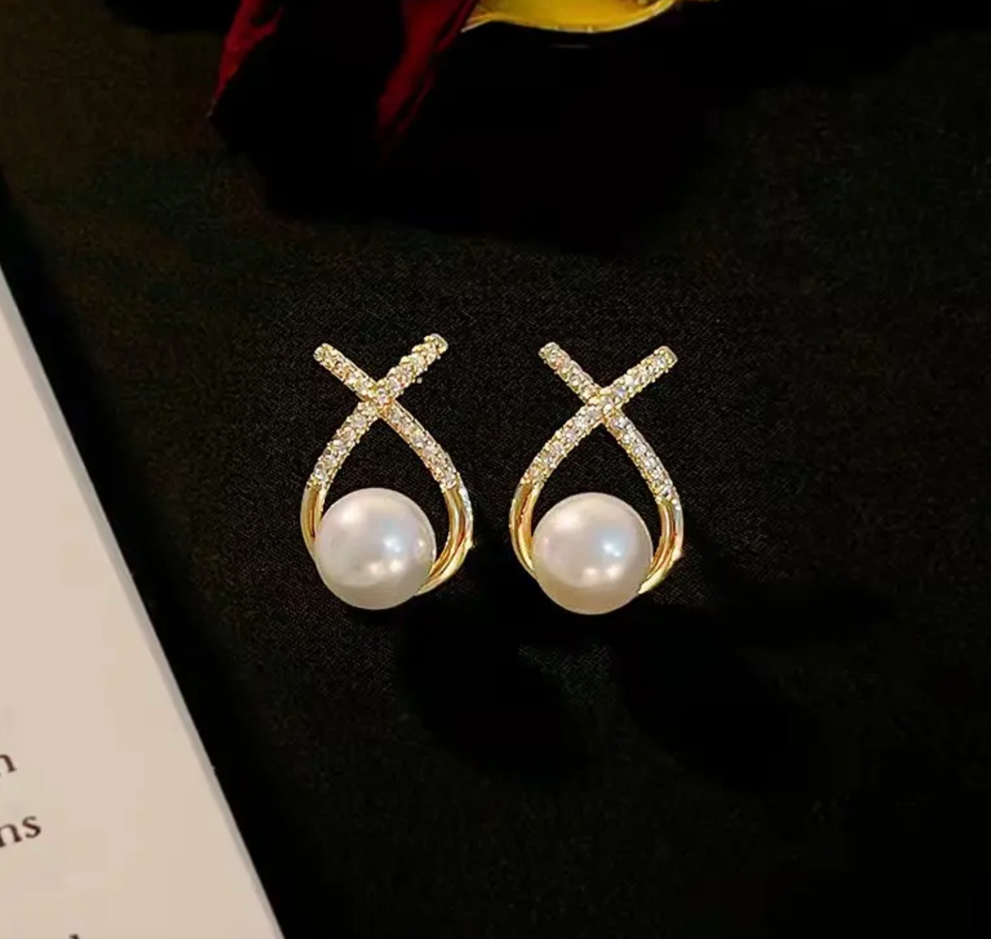 Geometrical Pearl Earrings